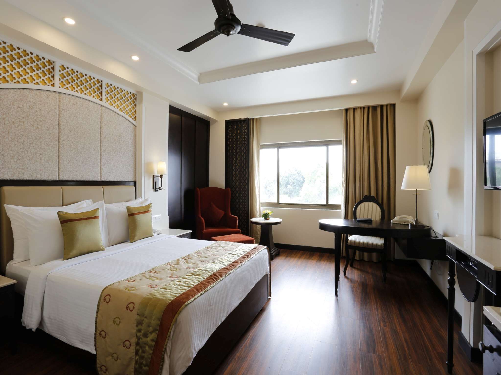 Superior Room, 1 Double Bed | In-room safe, iron/ironing board, free WiFi, bed sheets