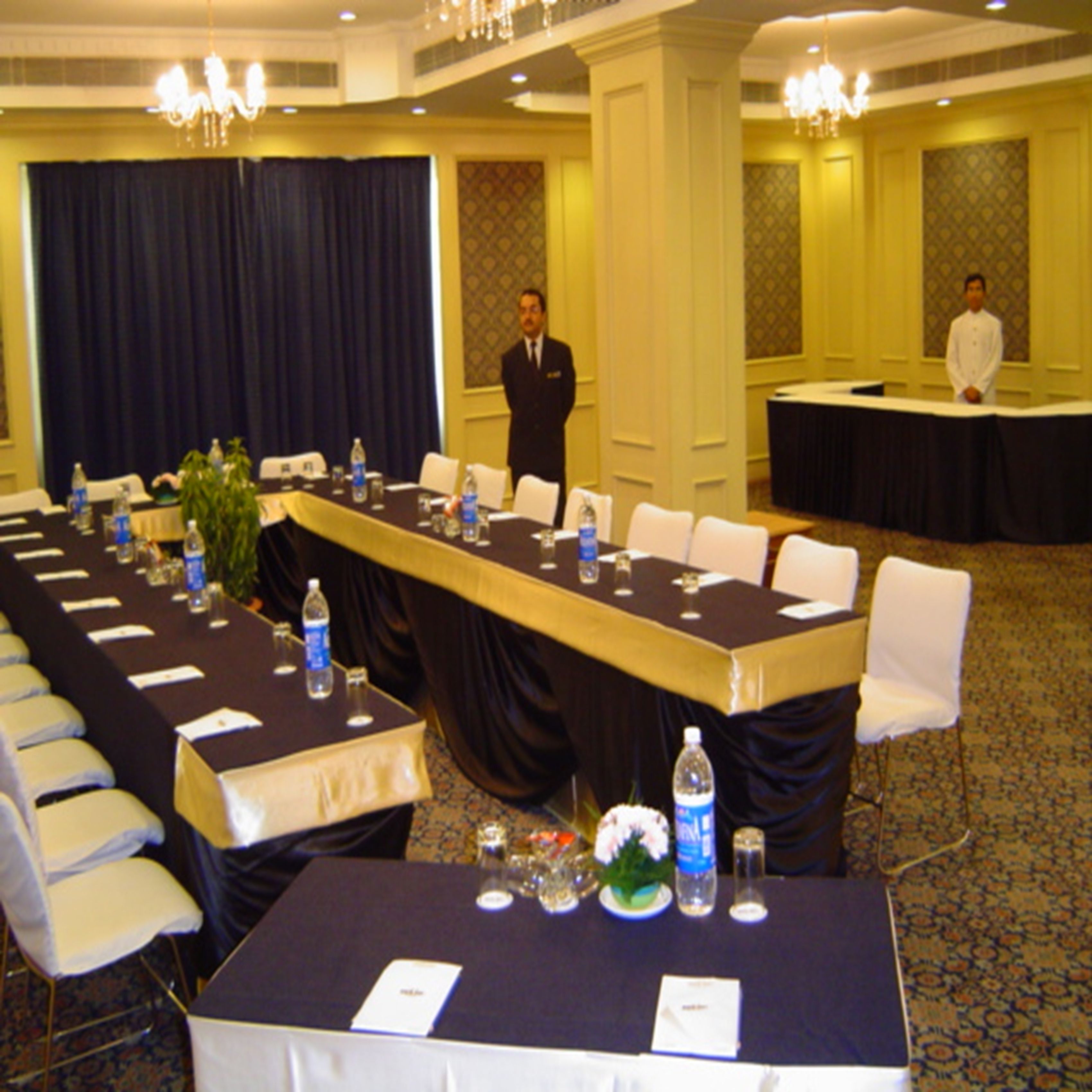 Photo - La Place Sarovar Portico, Lucknow
