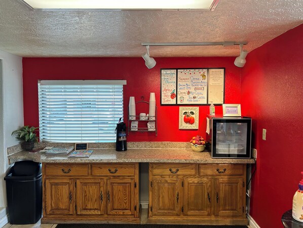 Dining - Apple Tree Inn (Spokane)