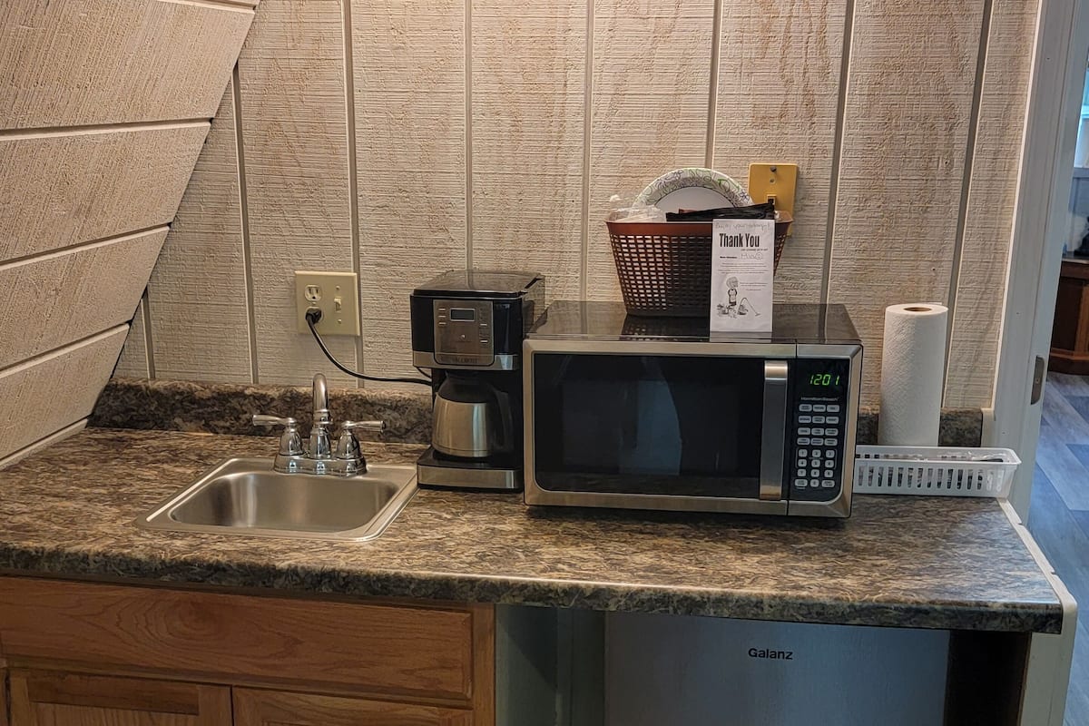 deluxe cabin | 4 bedrooms, iron/ironing board, bed sheets