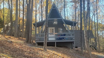 Basic Cabin | Individually decorated, individually furnished, iron/ironing board