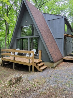 Deluxe Cabin | 1 bedroom, iron/ironing board, bed sheets