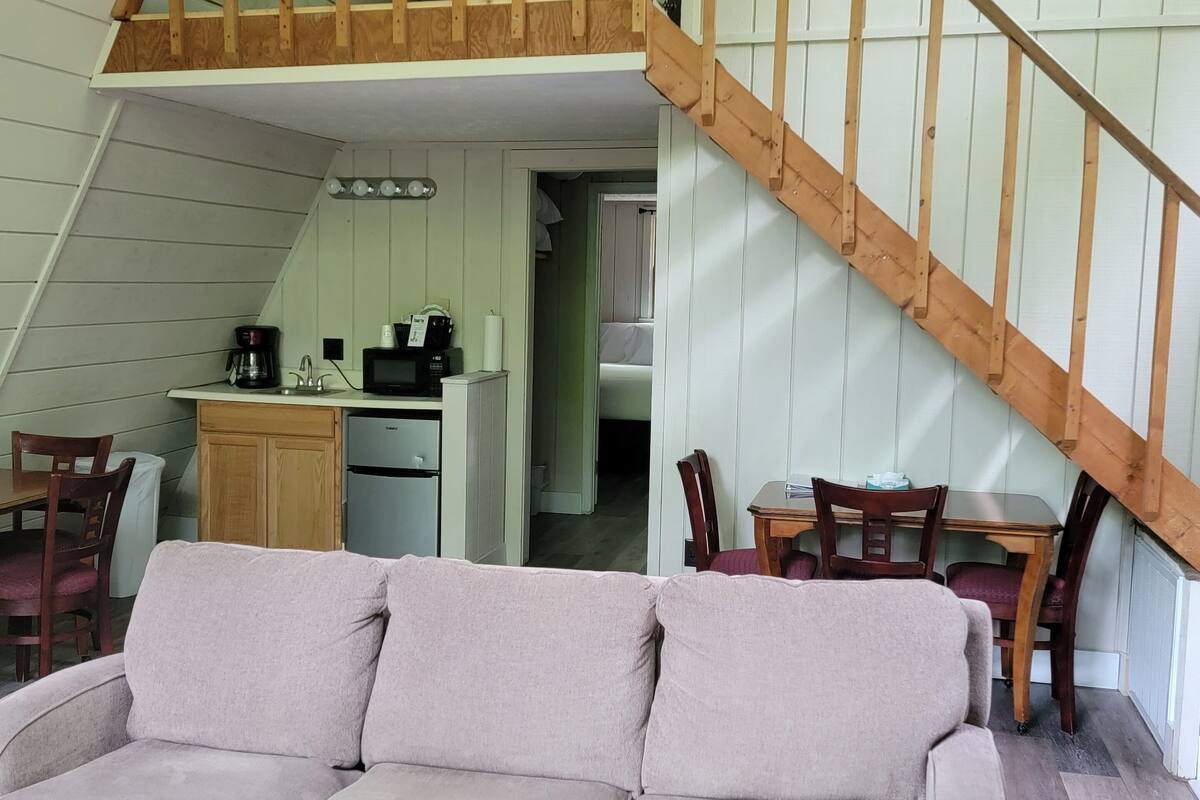 deluxe cabin | 4 bedrooms, iron/ironing board, bed sheets