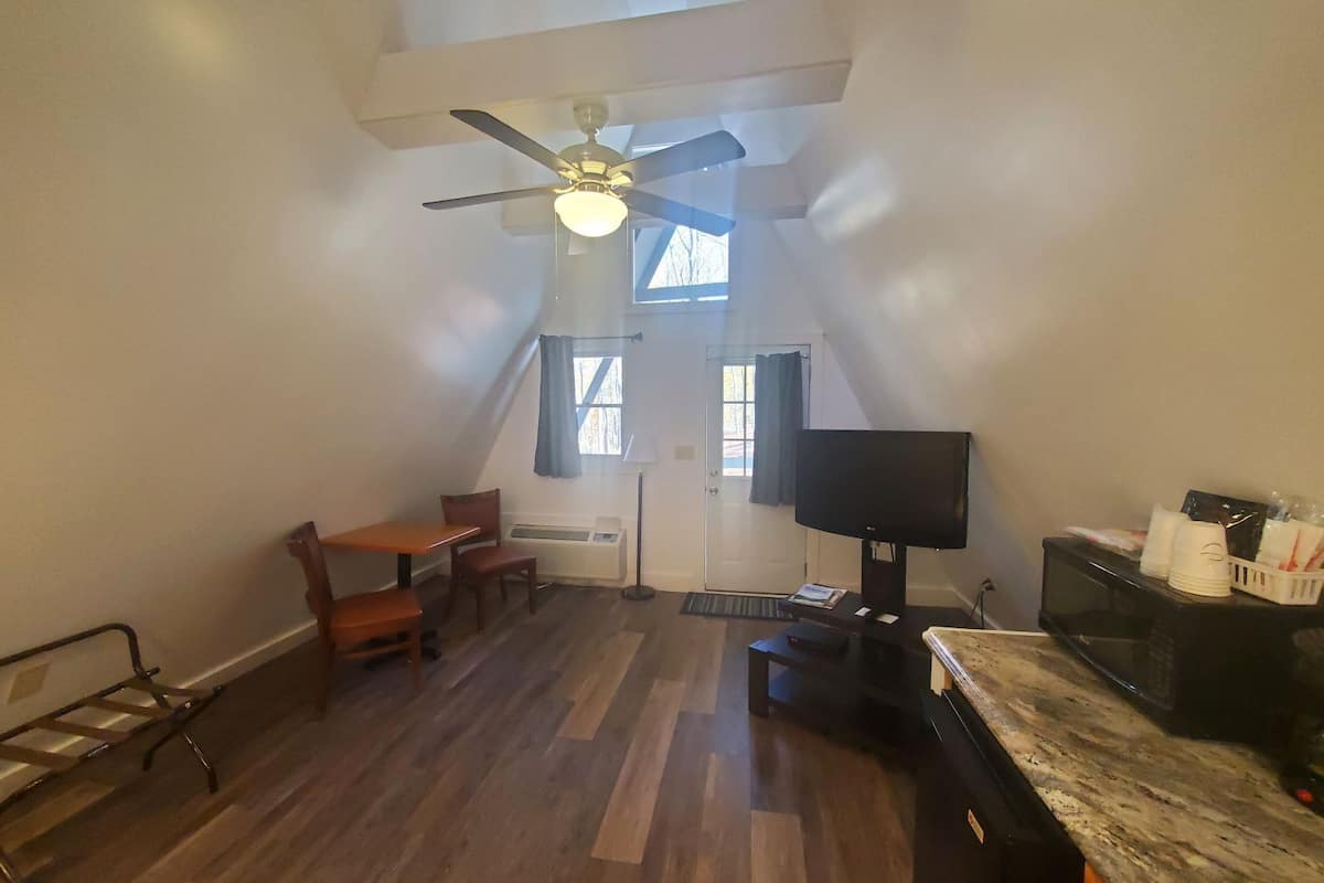 basic cabin | 4 bedrooms, iron/ironing board, bed sheets