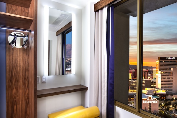 客房内保险箱、遮光窗帘、熨斗/熨衣板、免费 WiFi