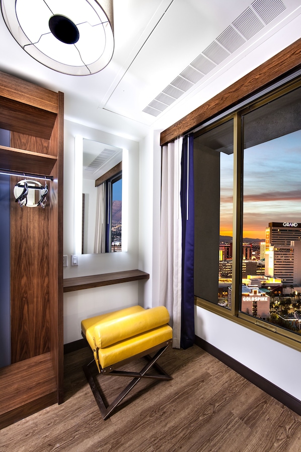 In-room safe, blackout curtains, iron/ironing board, free WiFi - El Cortez Hotel and Casino - 21 and Over (Las Vegas)
