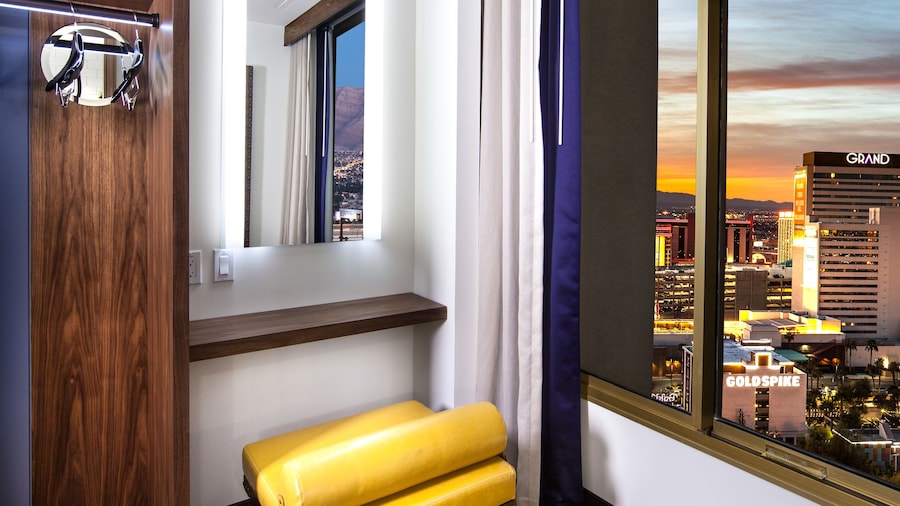 El Cortez Hotel and Casino - 21 and Over