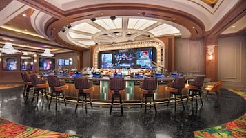 4 bares o lounges, bar de cocteles, piano bar