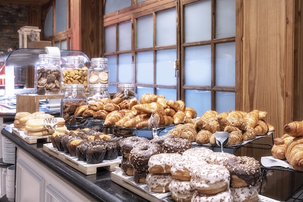 Daily buffet breakfast for a fee