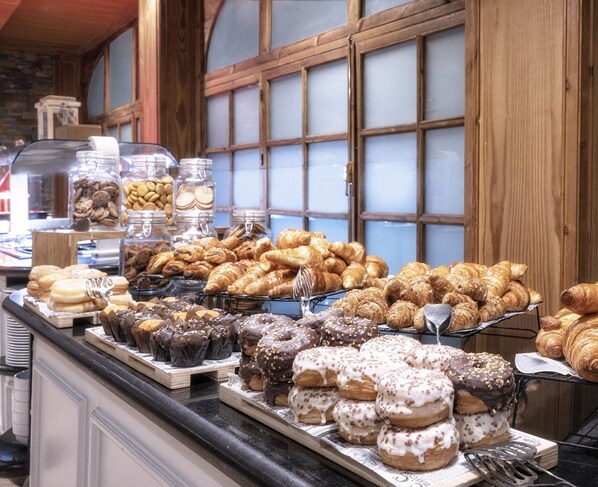 Daily buffet breakfast for a fee