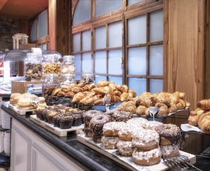Buffet déjeuner (15 EUR par personne)