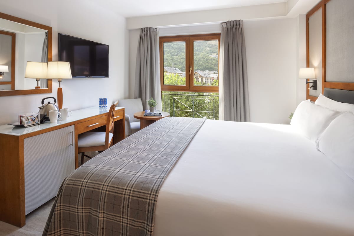 Premium Room | Minibar, in-room safe, desk, free WiFi