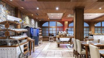 Desayuno buffet (EUR 15 por persona)