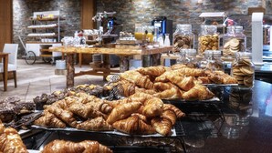 A breakfast buffet with various pastries and baked goods. - Hotel Vielha Val d'Arán, Affiliated by Meliá (Vielha e Mijaran)