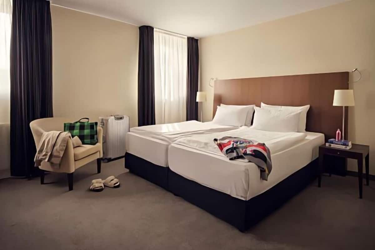 1 dormitorio, ropa de cama hipoalergénica, caja fuerte y escritorio