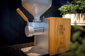 Se ofrece un desayuno bufé todos los días (24.50 EUR por persona)