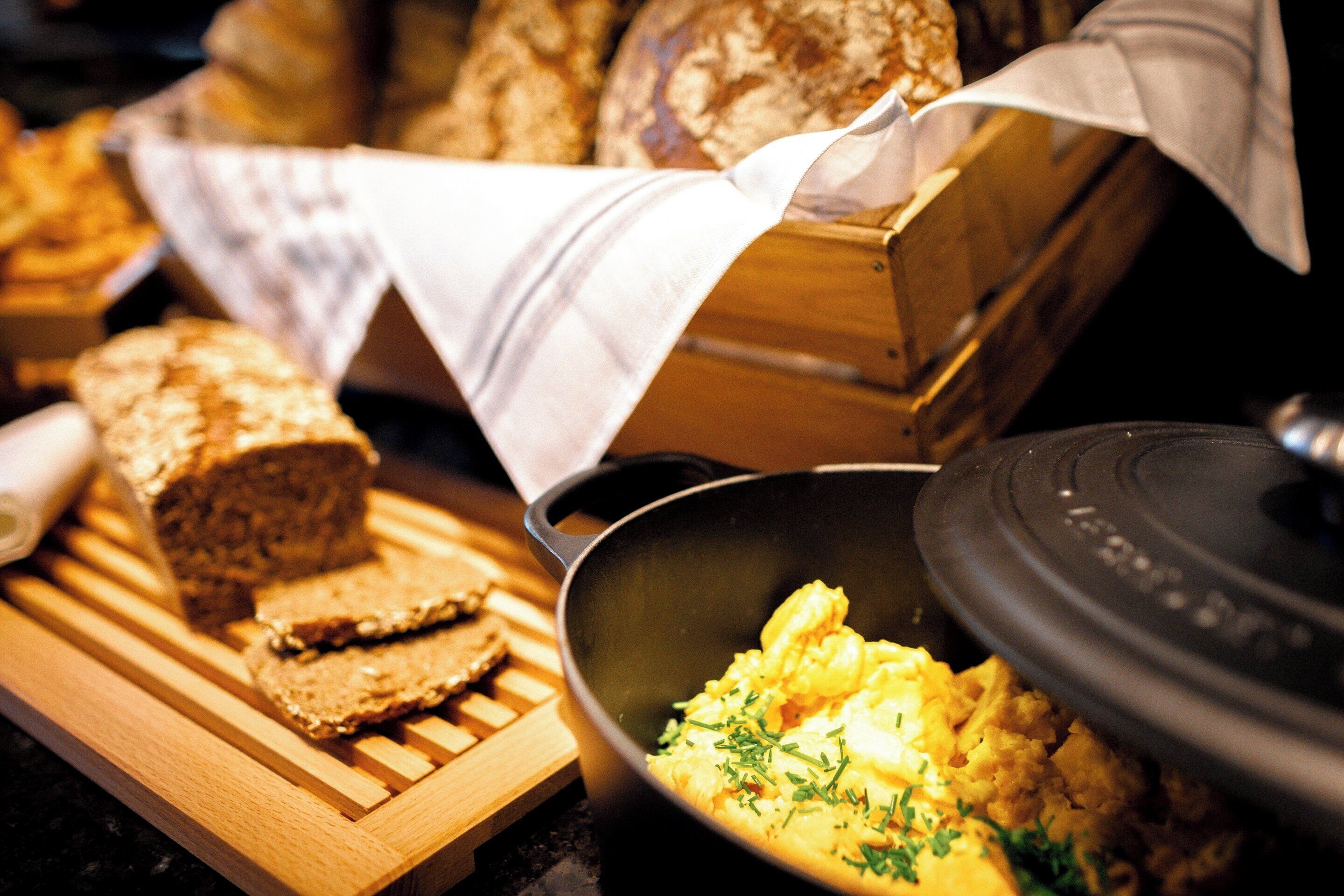 Petit déjeuner buffet (24.50 EUR par personne)