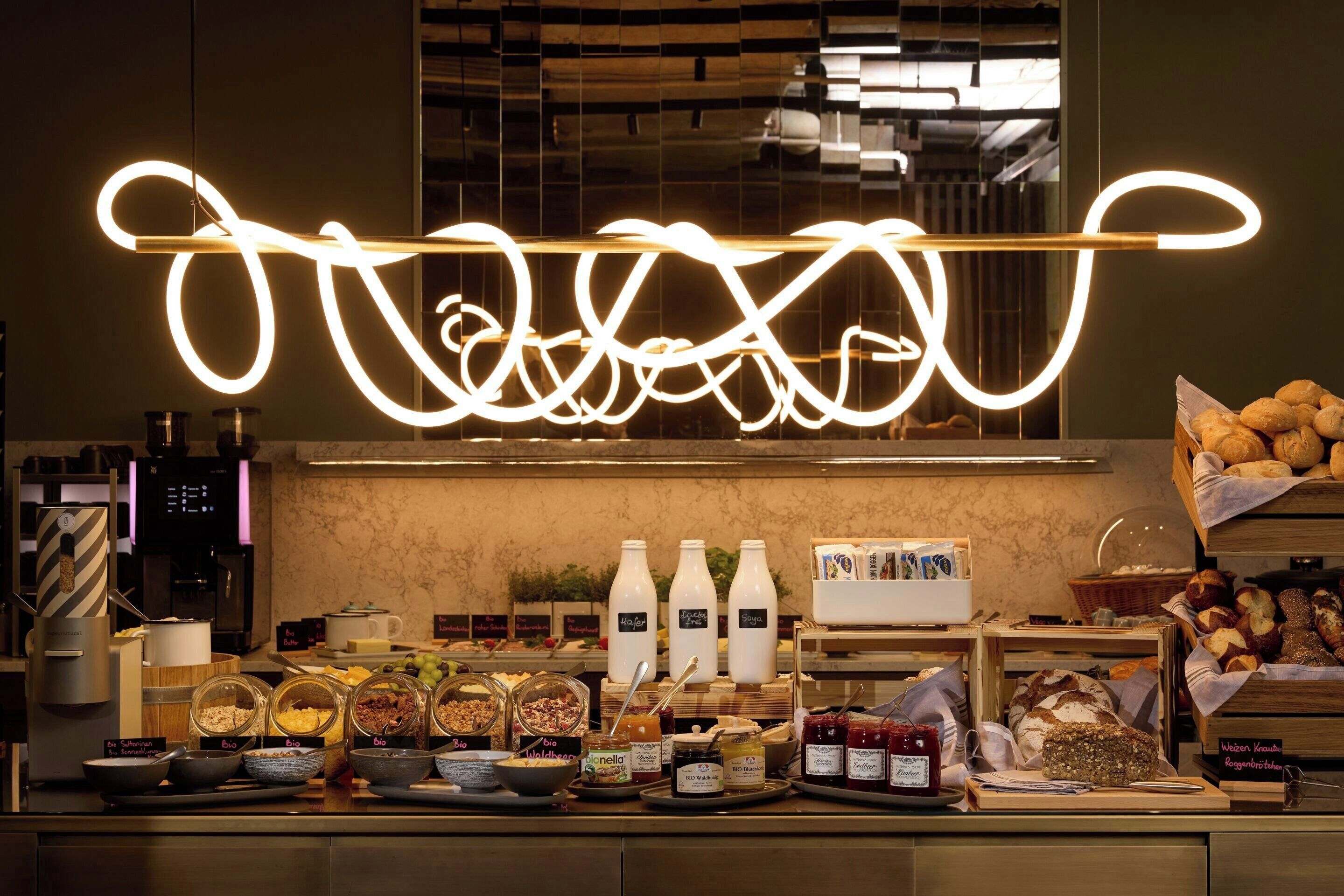 Dagelijks ontbijtbuffet (EUR 24.50 per persoon)