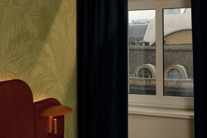 Hypoallergeen beddengoed, een kluis op de kamer, een bureau