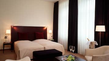 Superior Plus King room | 1 bedroom, hypo-allergenic bedding, in-room safe, desk