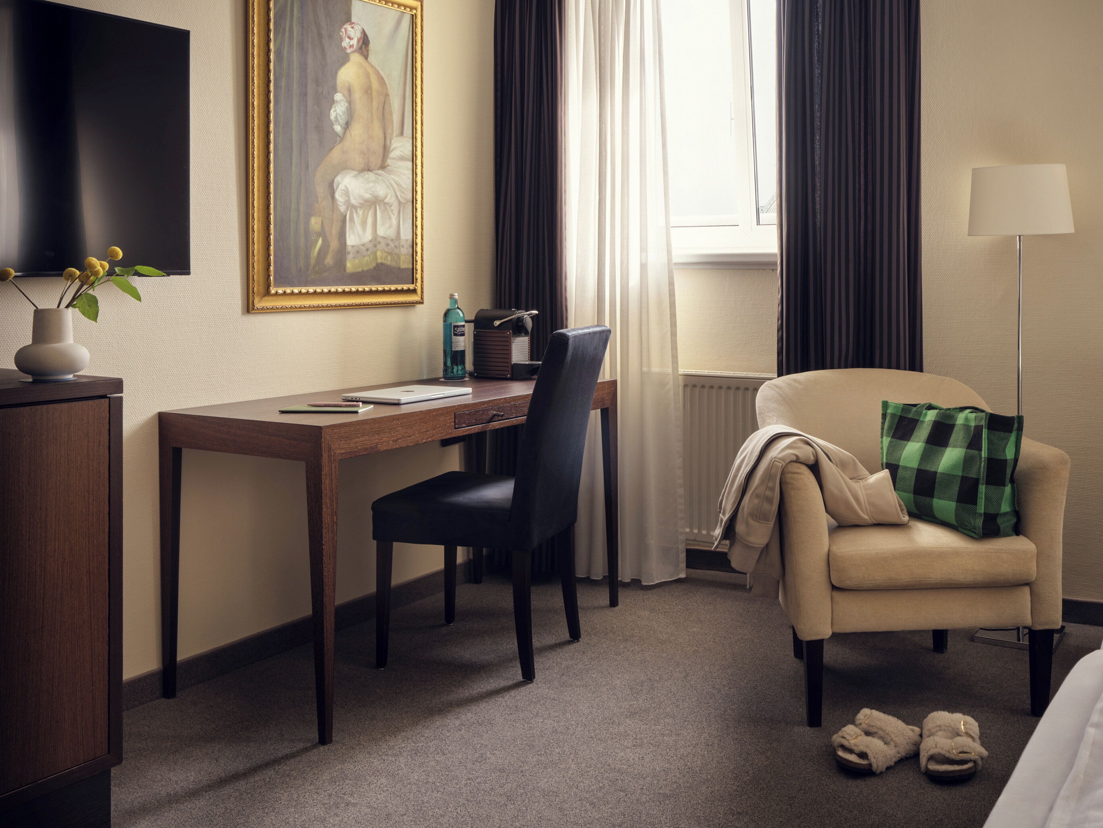 低過敏寢具、客房內保險箱、書桌、筆電工作空間