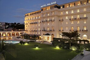A large hotel with a swimming pool, well-maintained lawns, and multiple balconies. - Palácio Estoril Hotel, Golf & Wellness (Cascais)