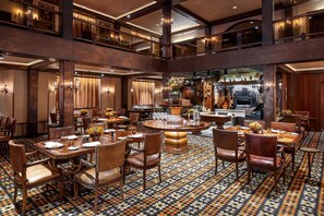 3 restaurants, lunch served
