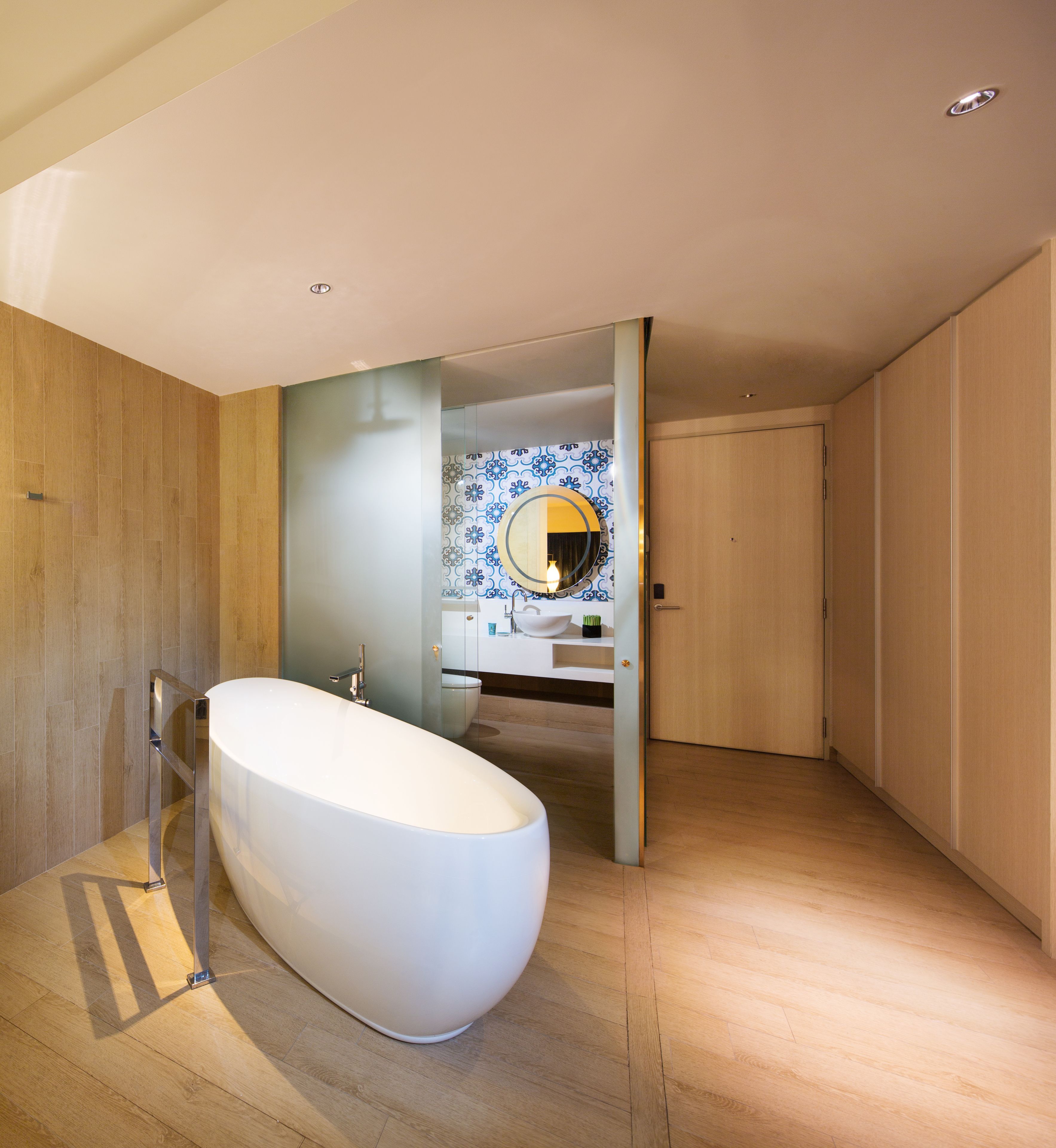 deep-soaking bathtub