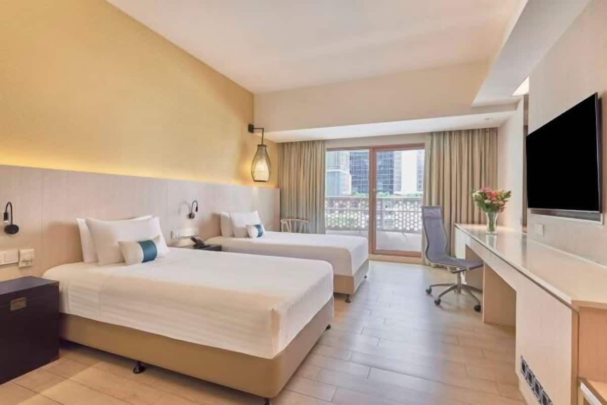 Premium bedding, in-room safe, blackout curtains, iron/ironing board