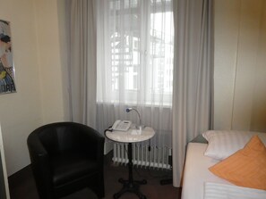 Hochwertige Bettwaren, Daunenbettdecken, Pillowtop-Betten, Minibar