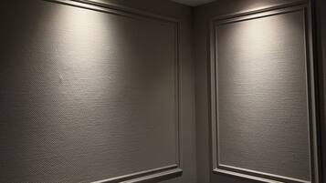 Economy Twin Room | Premium bedding, down comforters, pillowtop beds, minibar