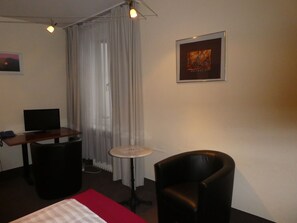 1 bedroom, premium bedding, down comforters, pillowtop beds