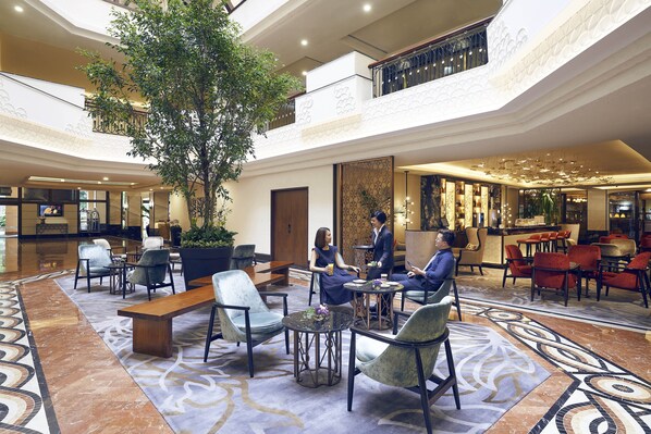 Lobby lounge
