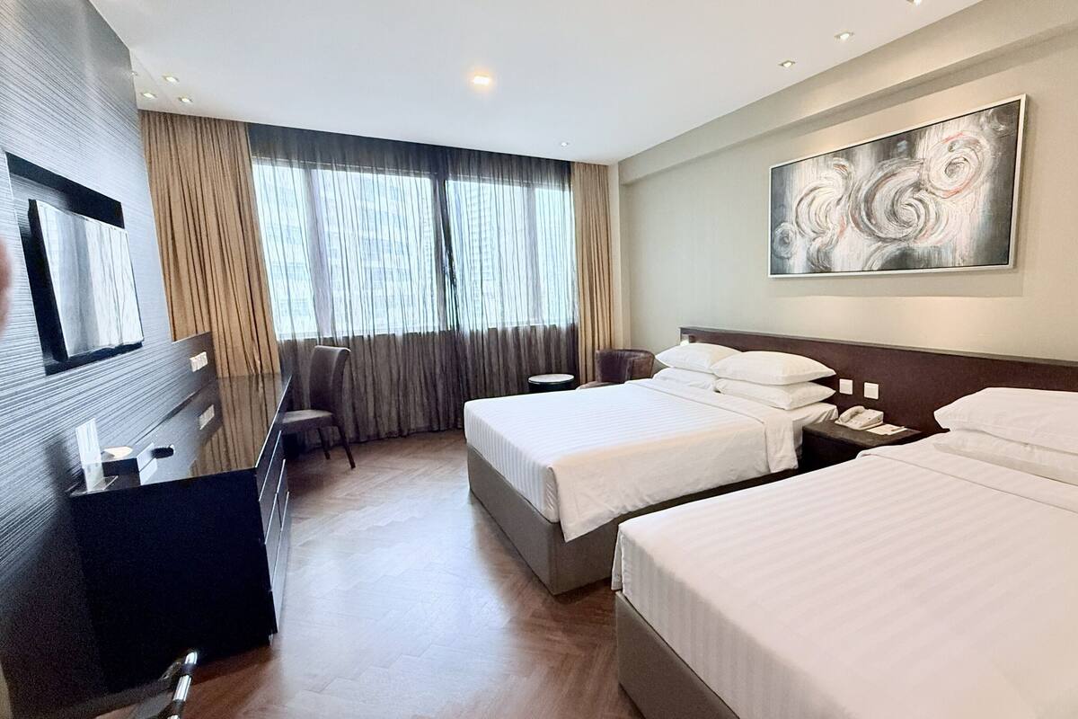家庭客房 (1 Double Bed and 1 Single Bed) | 羽絨被、舒適加層、迷你吧、客房內保險箱