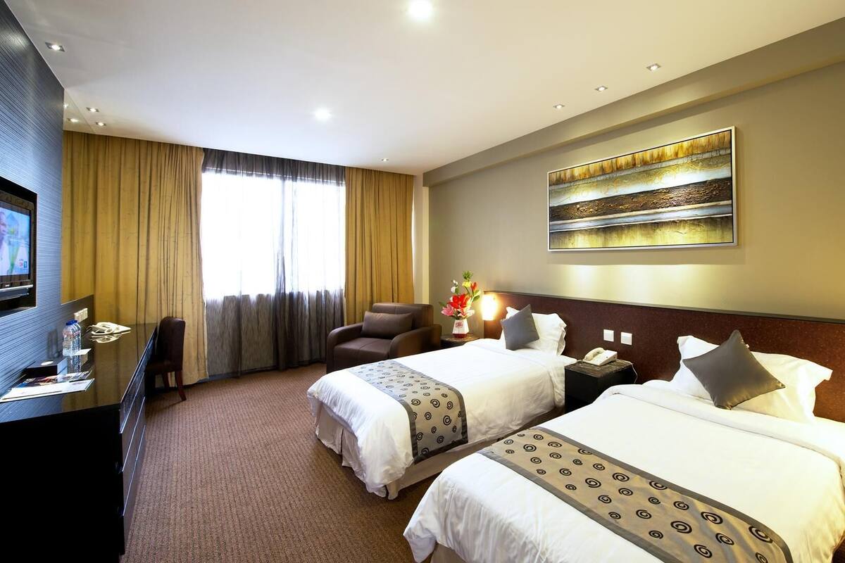 Down comforters, pillowtop beds, minibar, in-room safe