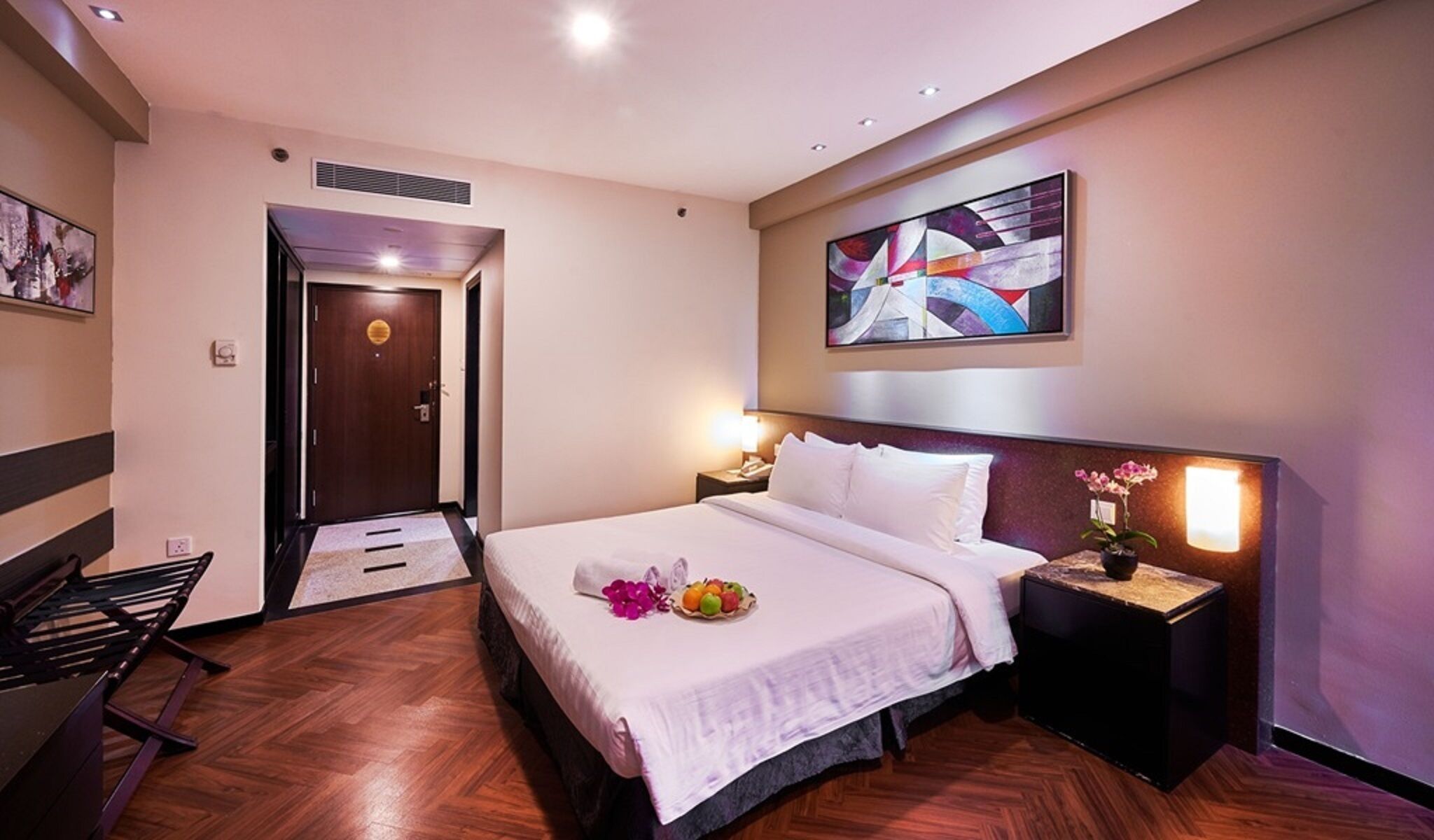 Down comforters, pillowtop beds, minibar, in-room safe