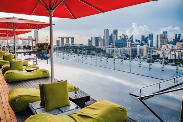 Deluxe Room (Family) | In-room safe, desk, blackout drapes, iron/ironing board - JEN Singapore Orchardgateway by Shangri-La (Singapore)