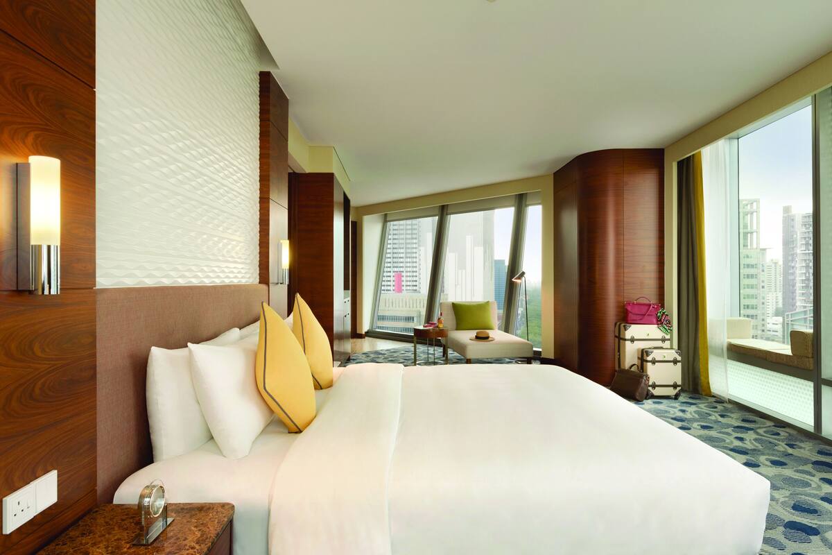 Panorama Club Room, 1 King Bed | In-room safe, desk, blackout curtains, iron/ironing board