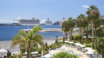 Una spiaggia nelle vicinanze