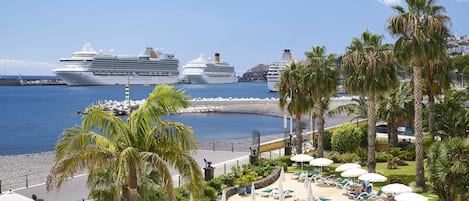 Una spiaggia nelle vicinanze