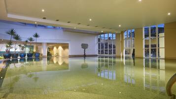 Piscine couverte, piscine extérieure