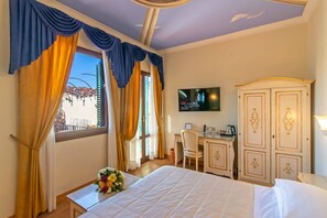 Superior Double Room | Premium bedding, minibar, in-room safe, desk - Porta Faenza Hotel (Florence)