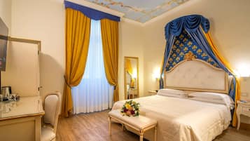 Classic-Doppel- oder -Zweibettzimmer | Hochwertige Bettwaren, Minibar, Zimmersafe, Schreibtisch