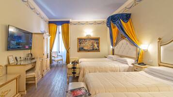 Standard-Vierbettzimmer | Hochwertige Bettwaren, Minibar, Zimmersafe, Schreibtisch