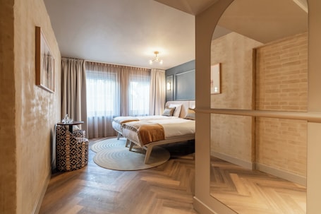 Family Room | Κλινοσκεπάσματα υψηλής ποιότητας, χρηματοκιβώτιο στο δωμάτιο