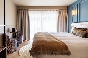 Comfort Room with terrace or balcony | Ropa de cama de alta calidad y caja de seguridad en la habitación 