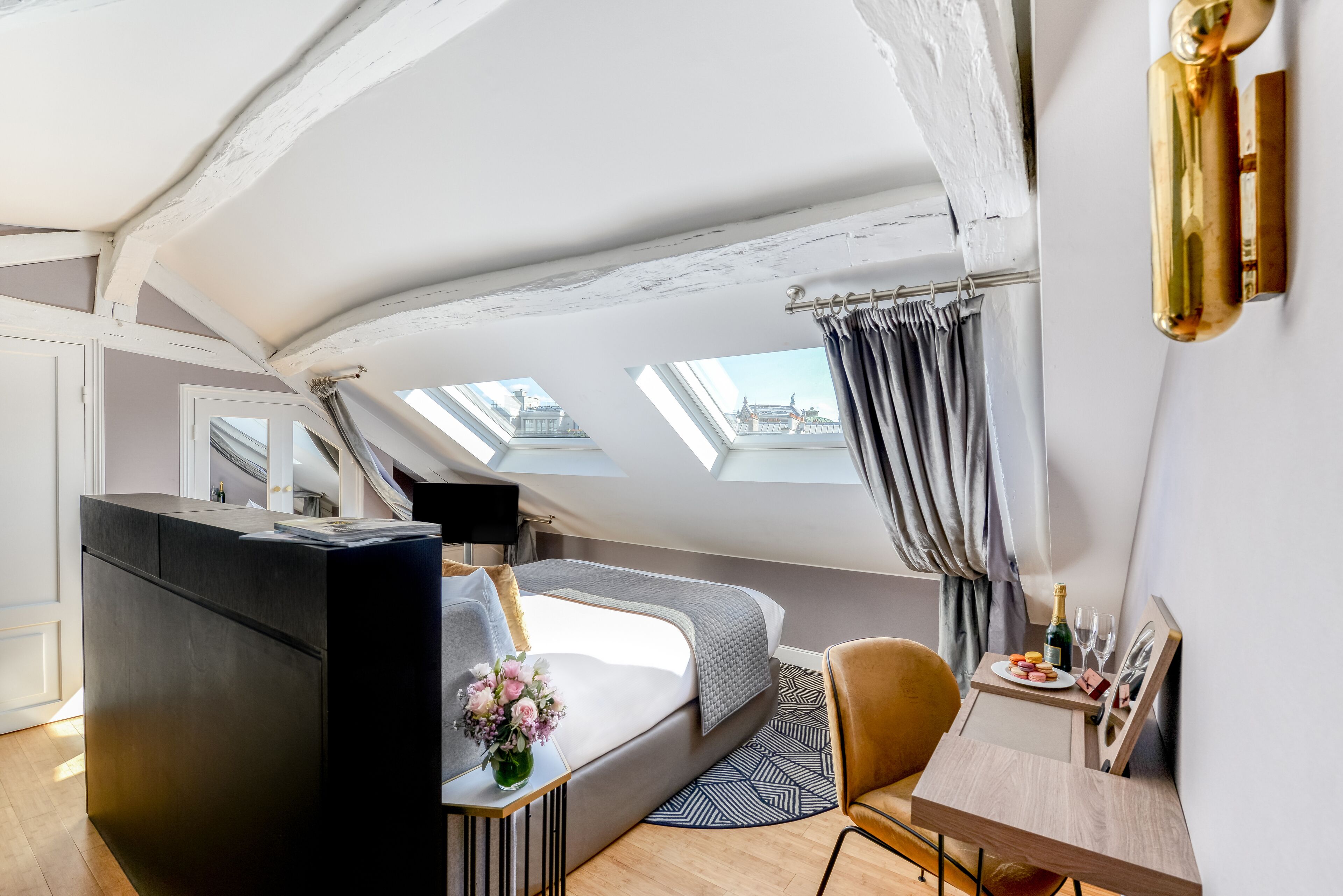 executive room | minibar, in-room safe, desk, blackout curtains