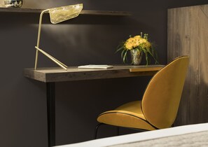 Quarto superior | Frigobar, cofres nos quartos, escrivaninha, cortinas blackout