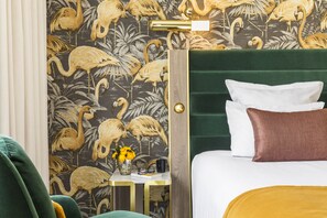 Quarto superior | Frigobar, cofres nos quartos, escrivaninha, cortinas blackout