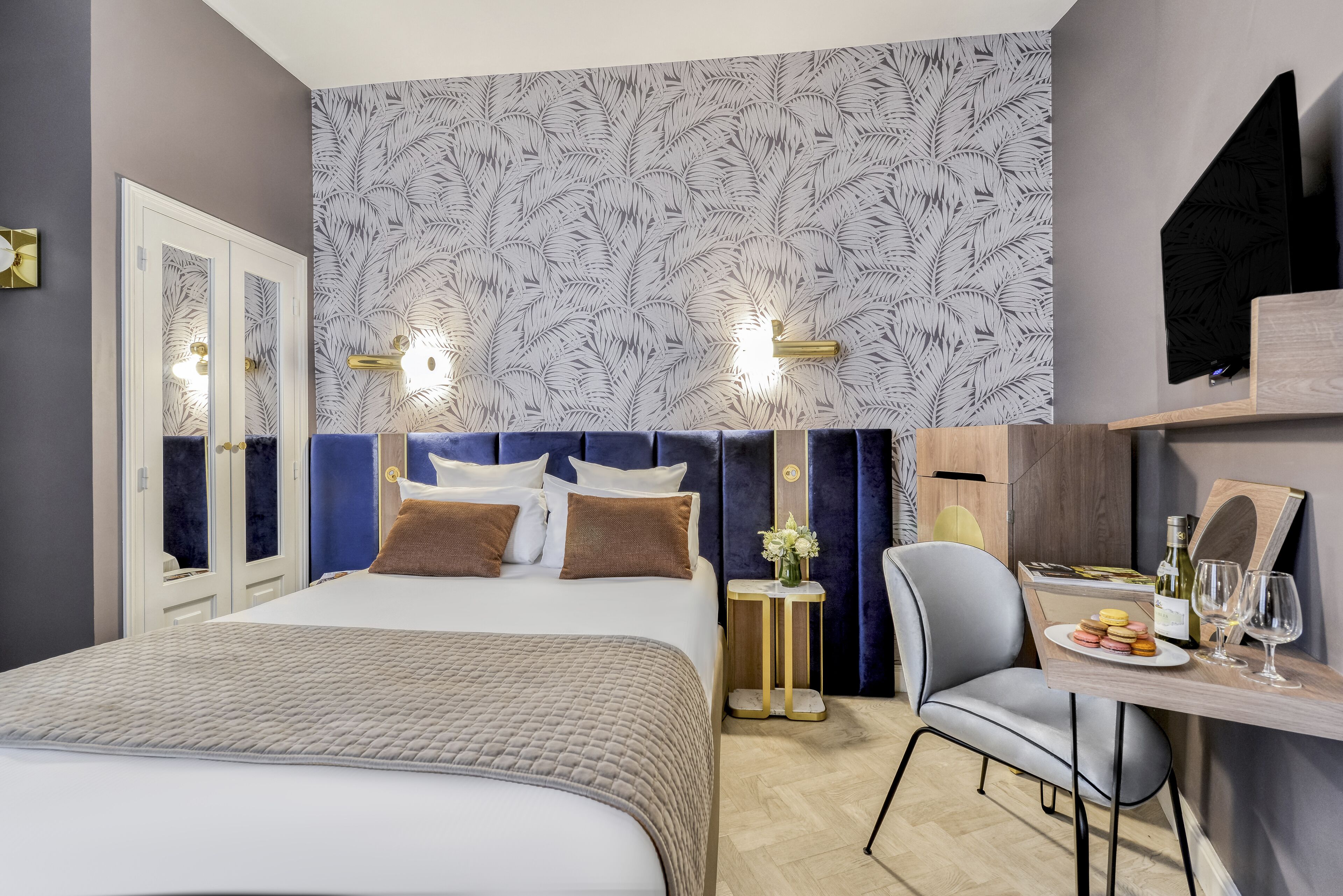 minibar, in-room safe, desk, blackout curtains